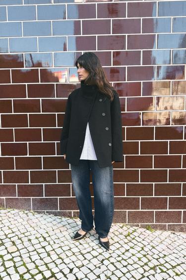 SHORT COAT WITH WOOL AND HIGH NECK - Black by Zara