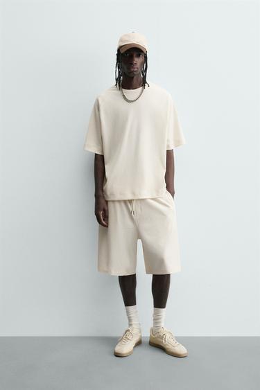BERMUDA JOGGER ESTRUCTURA CANALÉ - Blanco roto de Zara