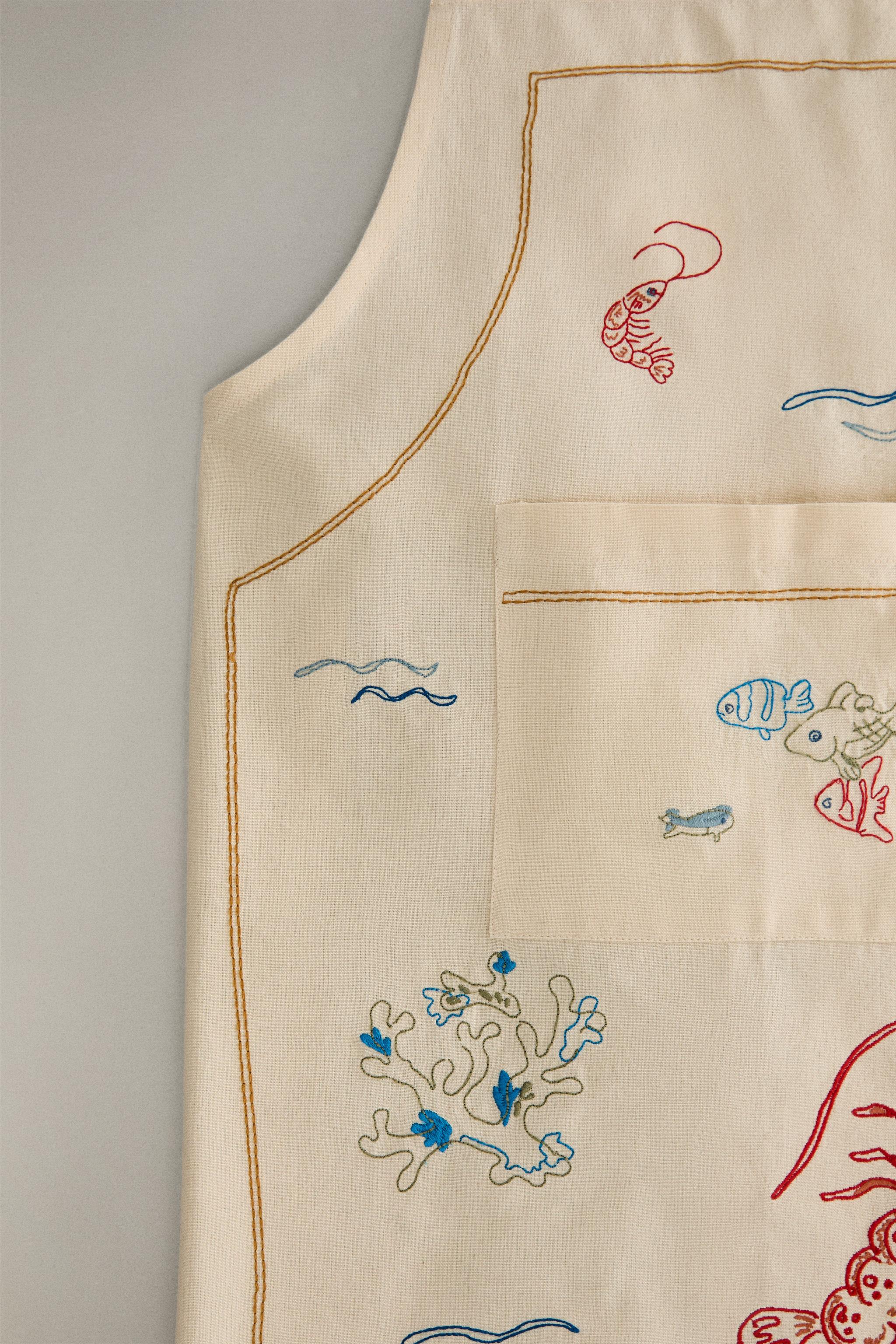 EMBROIDERED HOLIDAY APRON