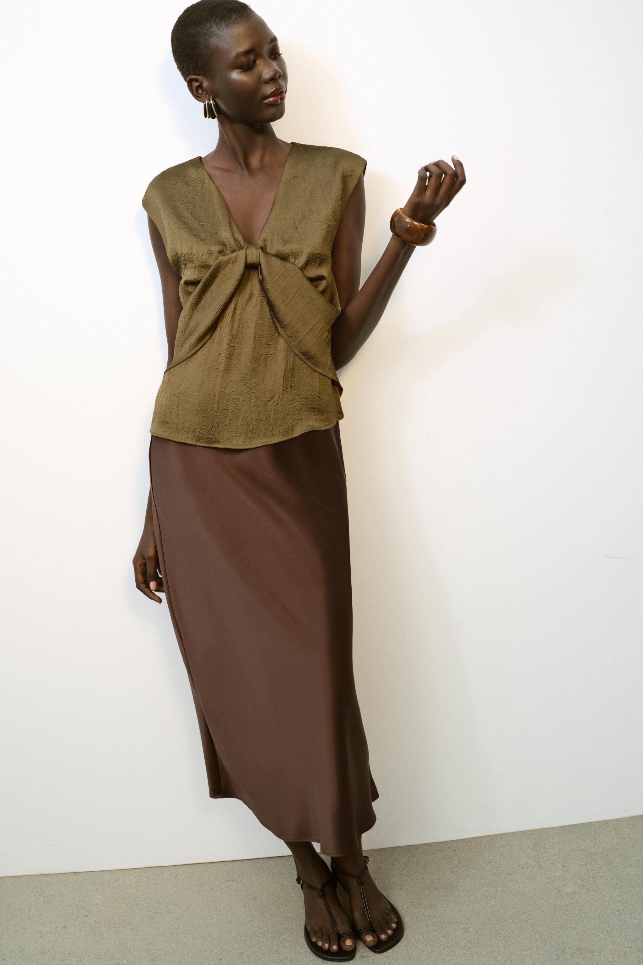 KNOTTED SATIN EFFECT TOP