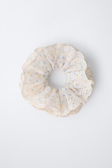 FLORAL LACE SCRUNCHIE - Ecru by Zara - Image 3
