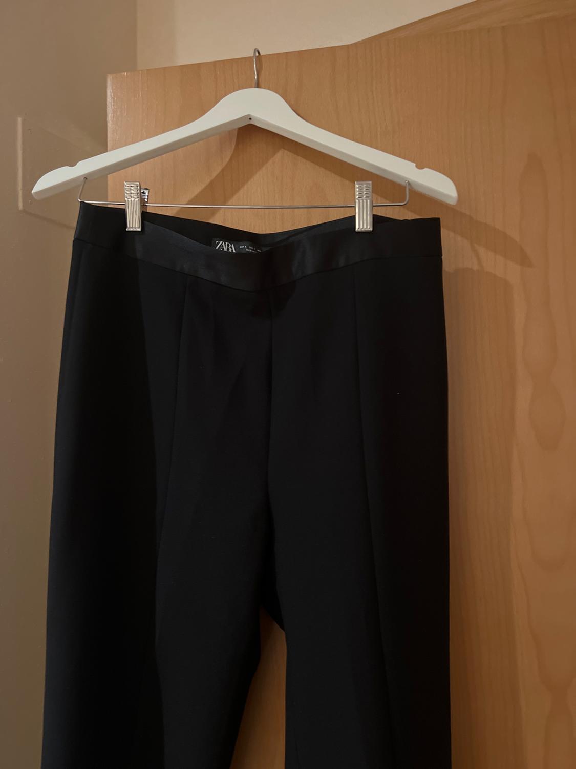 PANTALÓN VESTIR NEGRO CON CINTURÓN RASO BOTÓN PIEDRA - Image 3