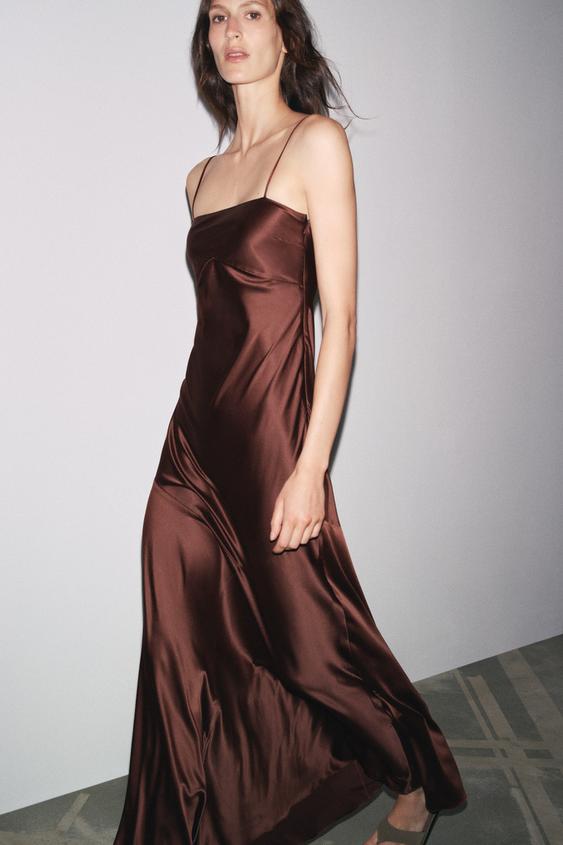 ROBE À BRETELLES SATINÉE