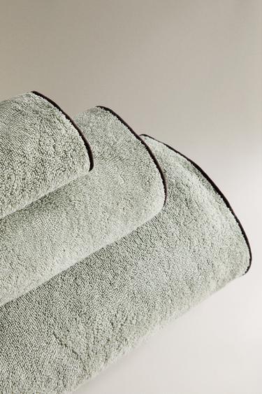 SERVIETTE DE BAIN COTON OVERLOCK - Vert moyen de Zara - Image 1