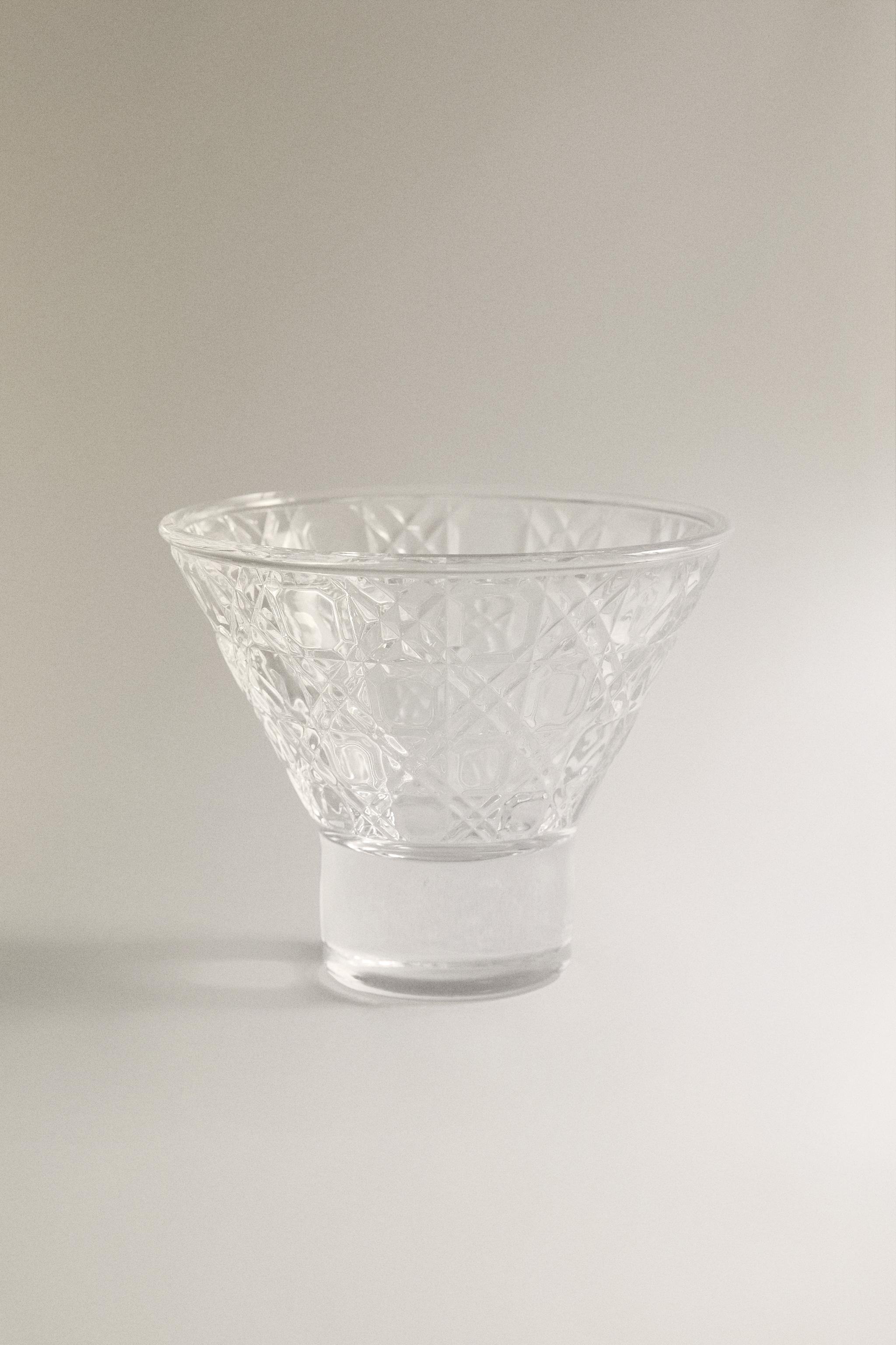RAISED DESIGN GLASS ICE-CREAM CUP — Transparent