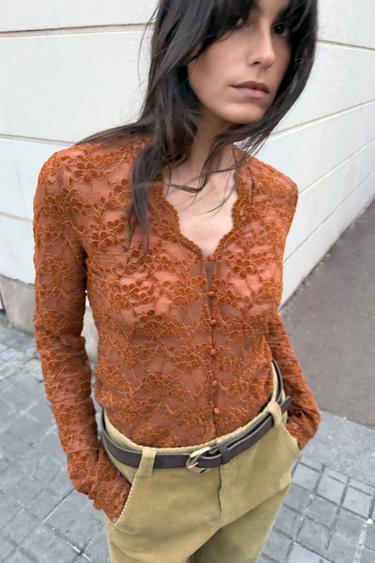 TOP ENCAJE BOTONES - Topo de Zara