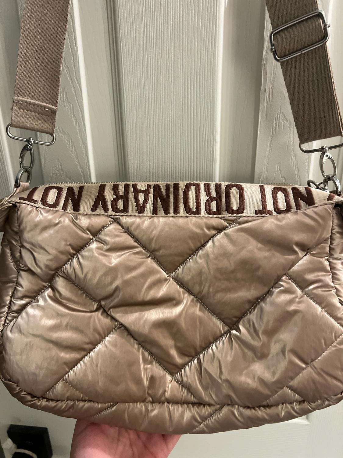 PULL TAB QUILTED BOWLING BAG - Image 3