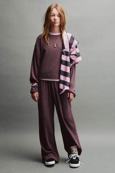 بنطلون WIDE LEG بملمس ناعم - باذنجاني الخاص بـ Zara