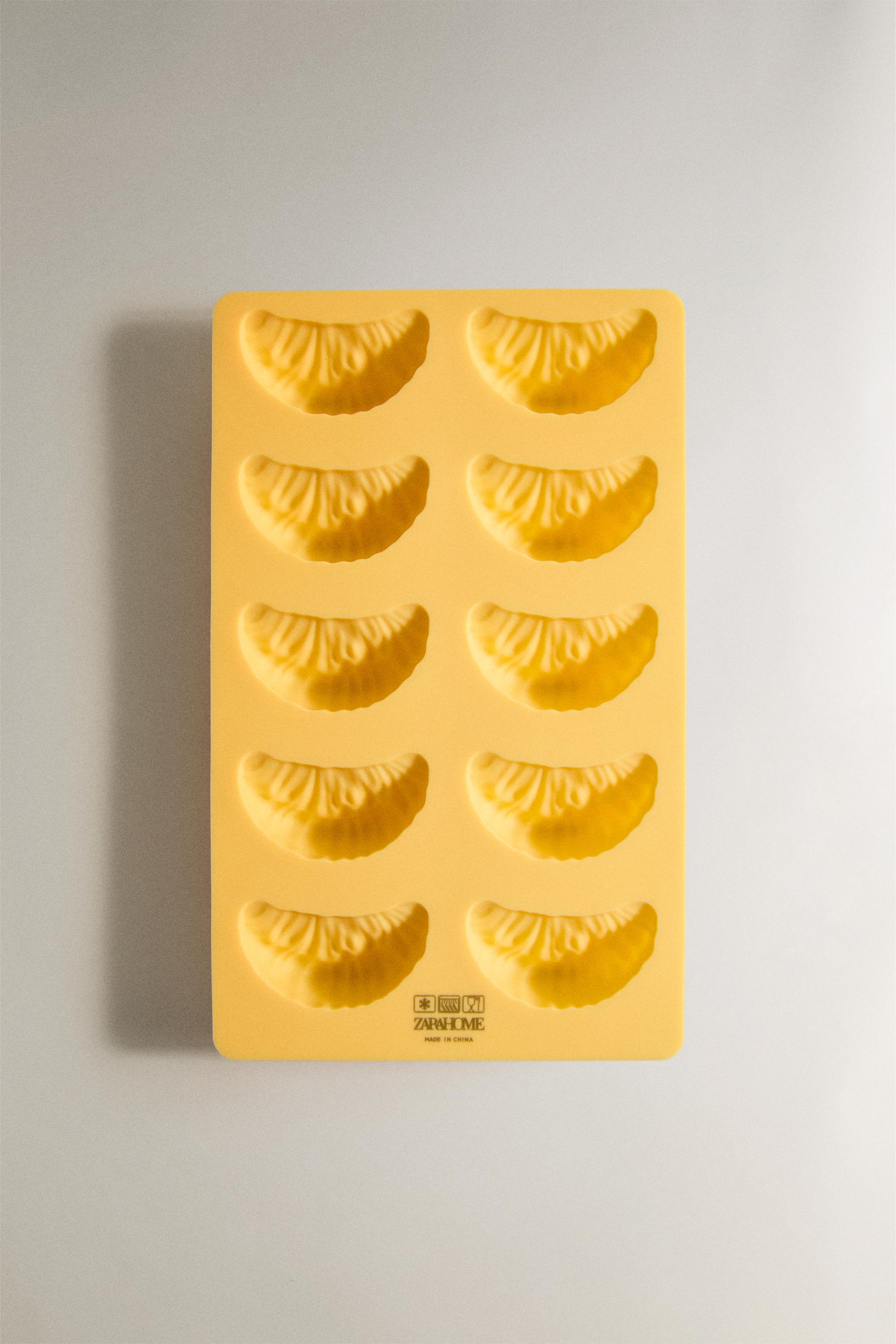 10-CUBE FRUIT SLICE SILICONE ICE TRAY — Pastel yellow (alternate view)