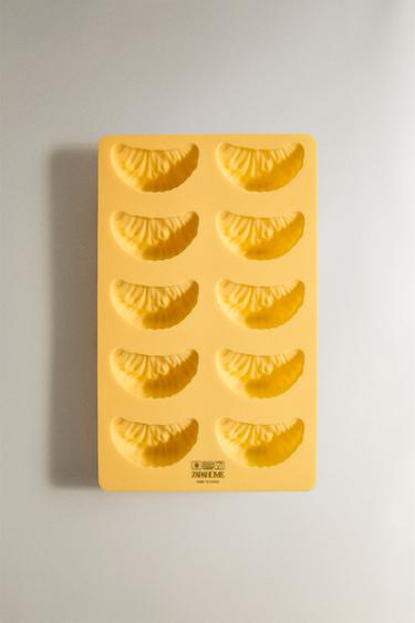 SILICONE ICE BUCKET TRAY WITH 10 ICE CUBES - Pastel yellow by Zara - Image 1