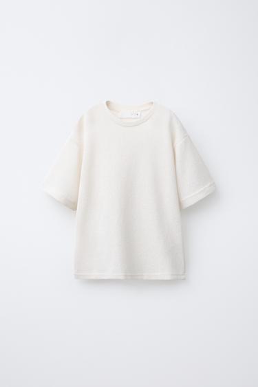 T-SHIRT AUS GEWEBE MIT STRUKTURMUSTER - Cremefarben von Zara