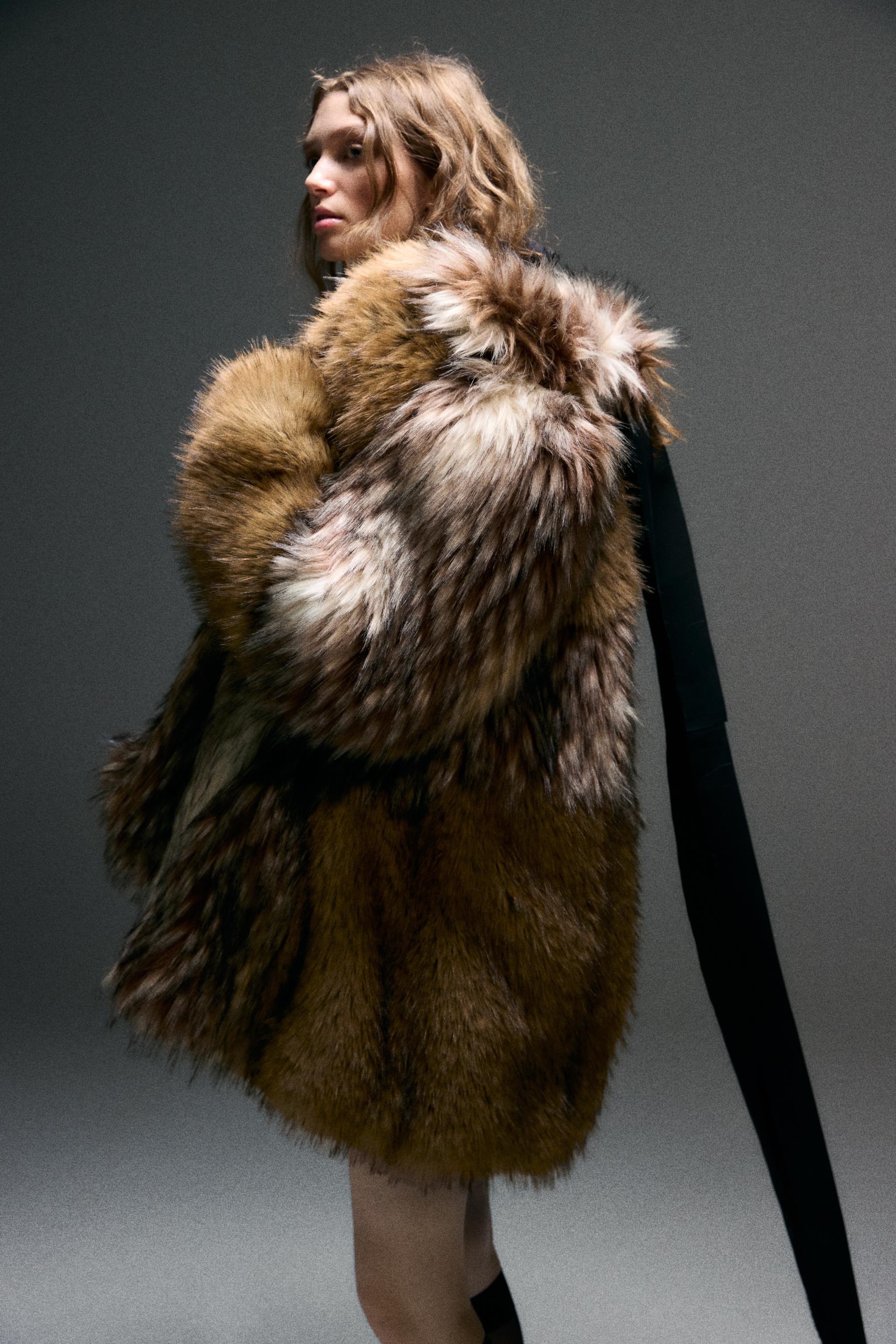 ZW COLLECTION フェイクファーショートコート - ブラウン | ZARA Japan