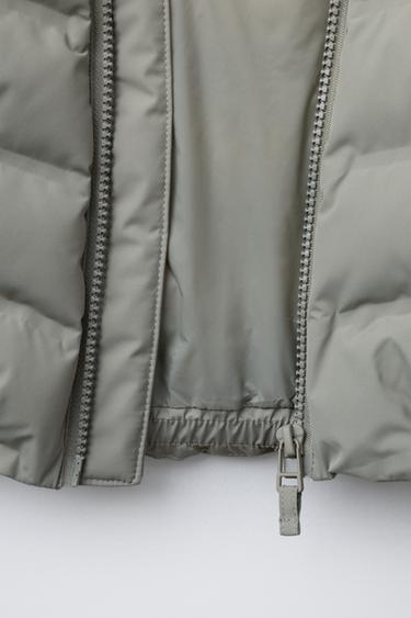 DOUDOUNE SANS MANCHES ULTRA-LÉGÈRE À CAPUCHE DÉPERLANTE - Beige de Zara - Image 6