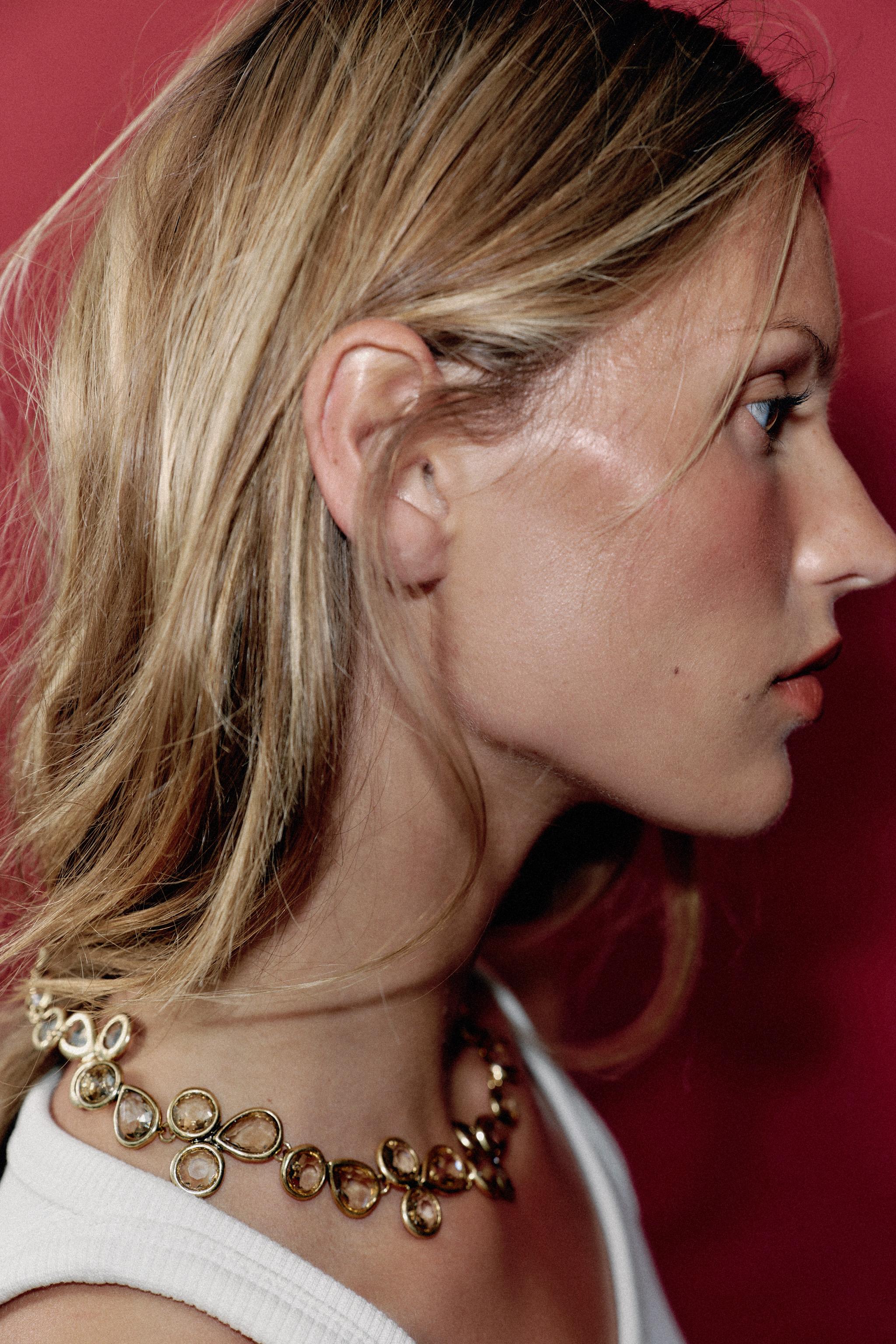 CRYSTAL PIECE NECKLACE — Golden
