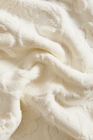 BADEHANDTUCH MIT BLUMEN-JACQUARD - Elfenbein farben von Zara