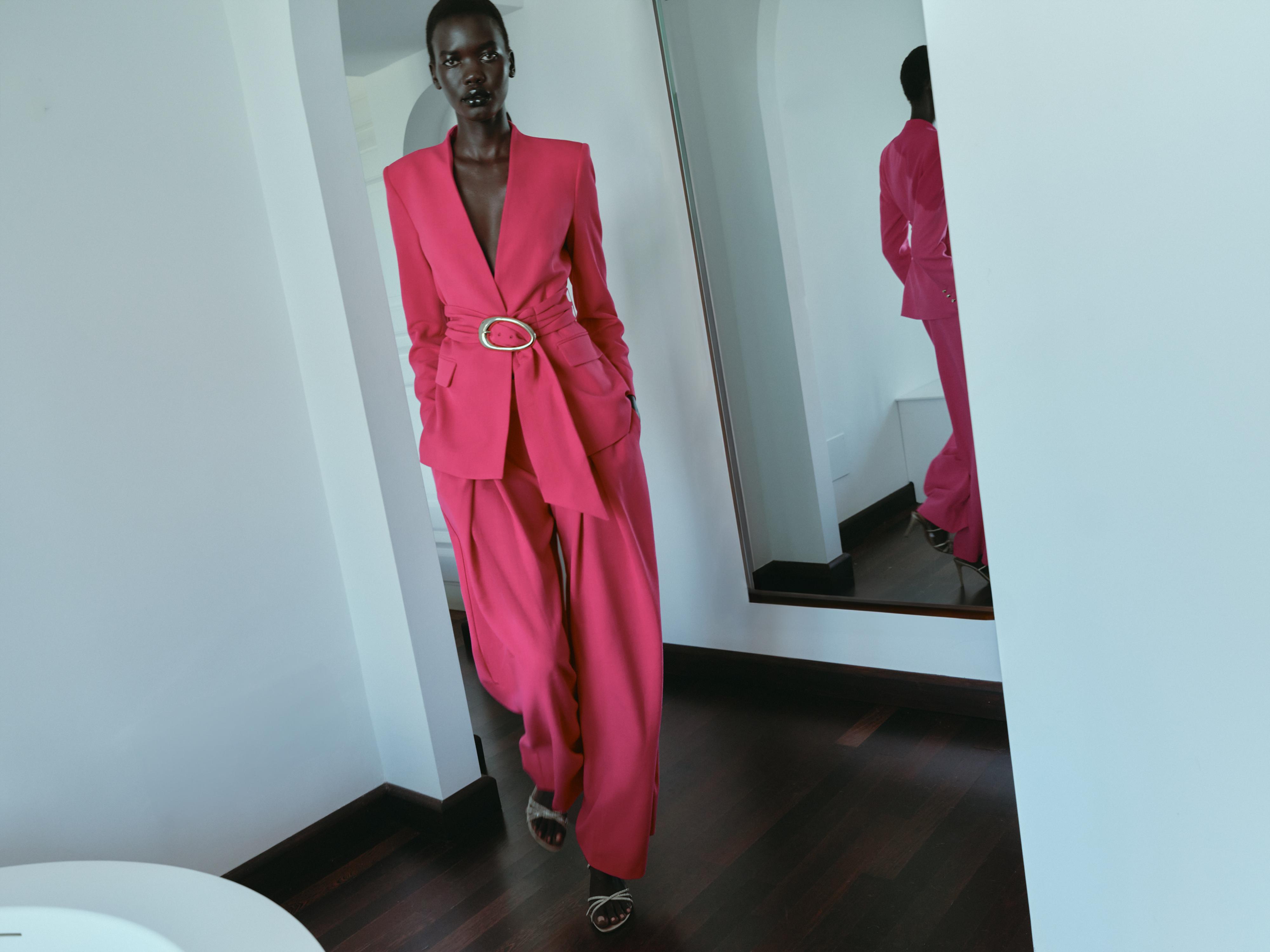 SHOULDER PAD BLAZER WITH BELT