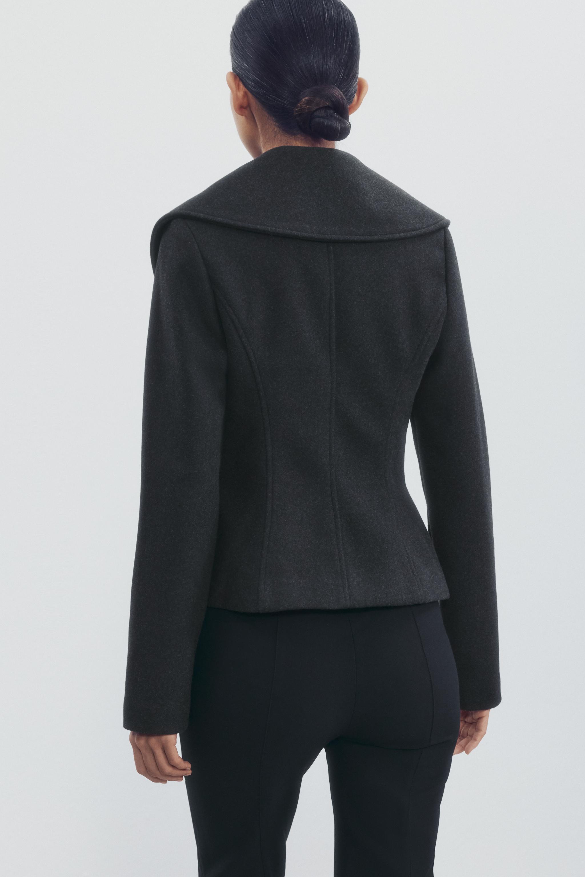 VESTE CINTRÉE À MAXI COL