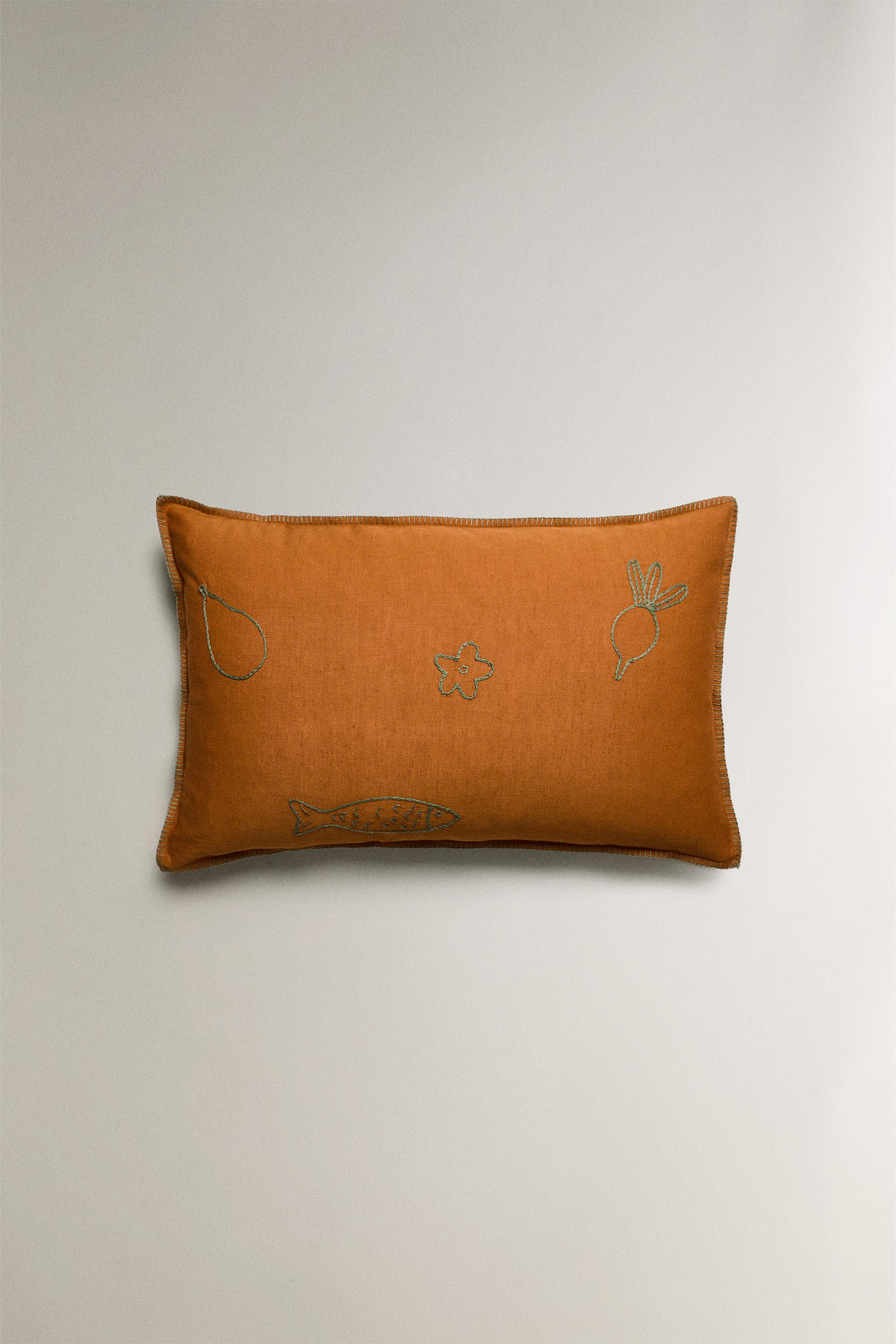 HOUSSE DE COUSSIN BRODERIES RELIEF