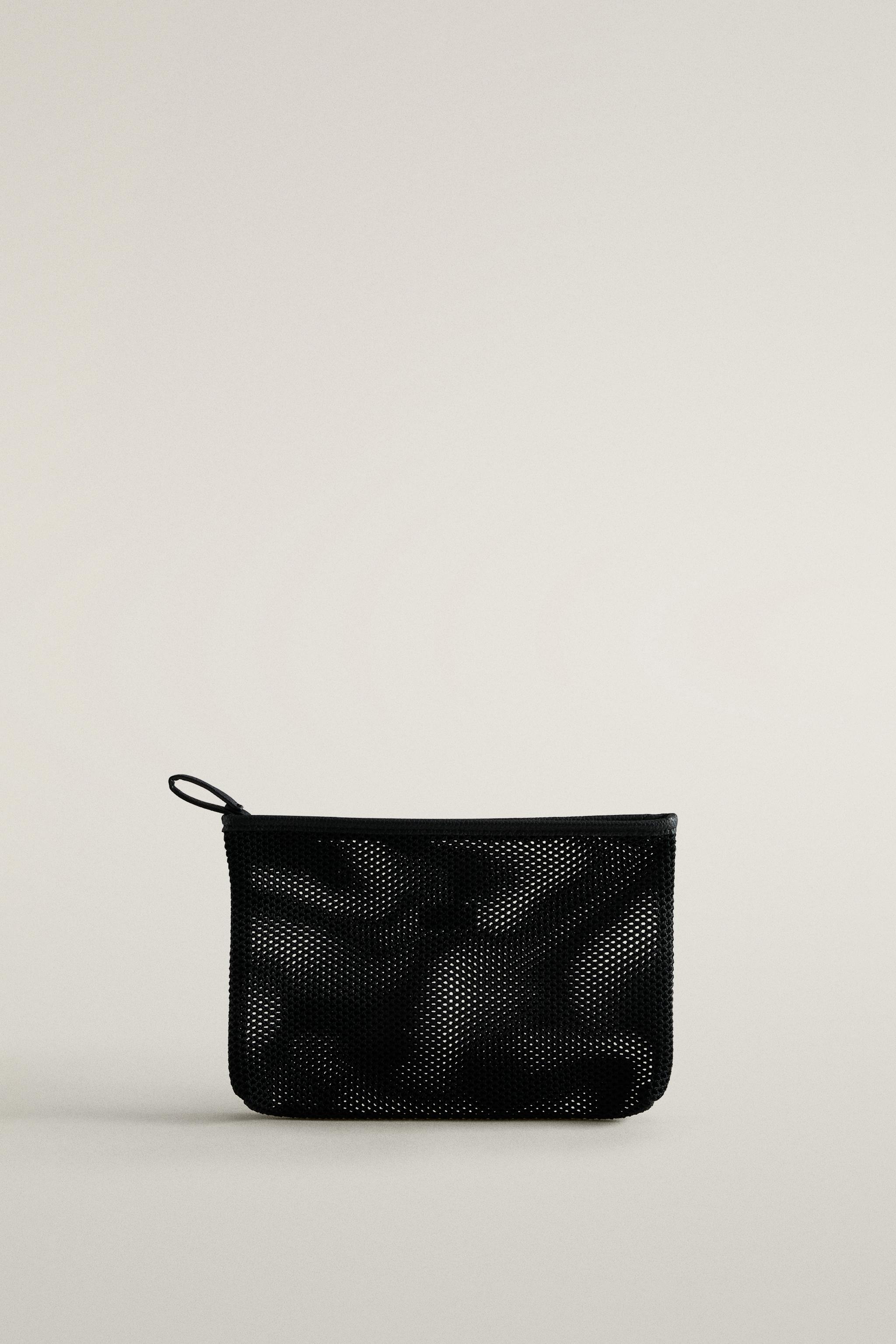 KNIT MAKEUP BAG