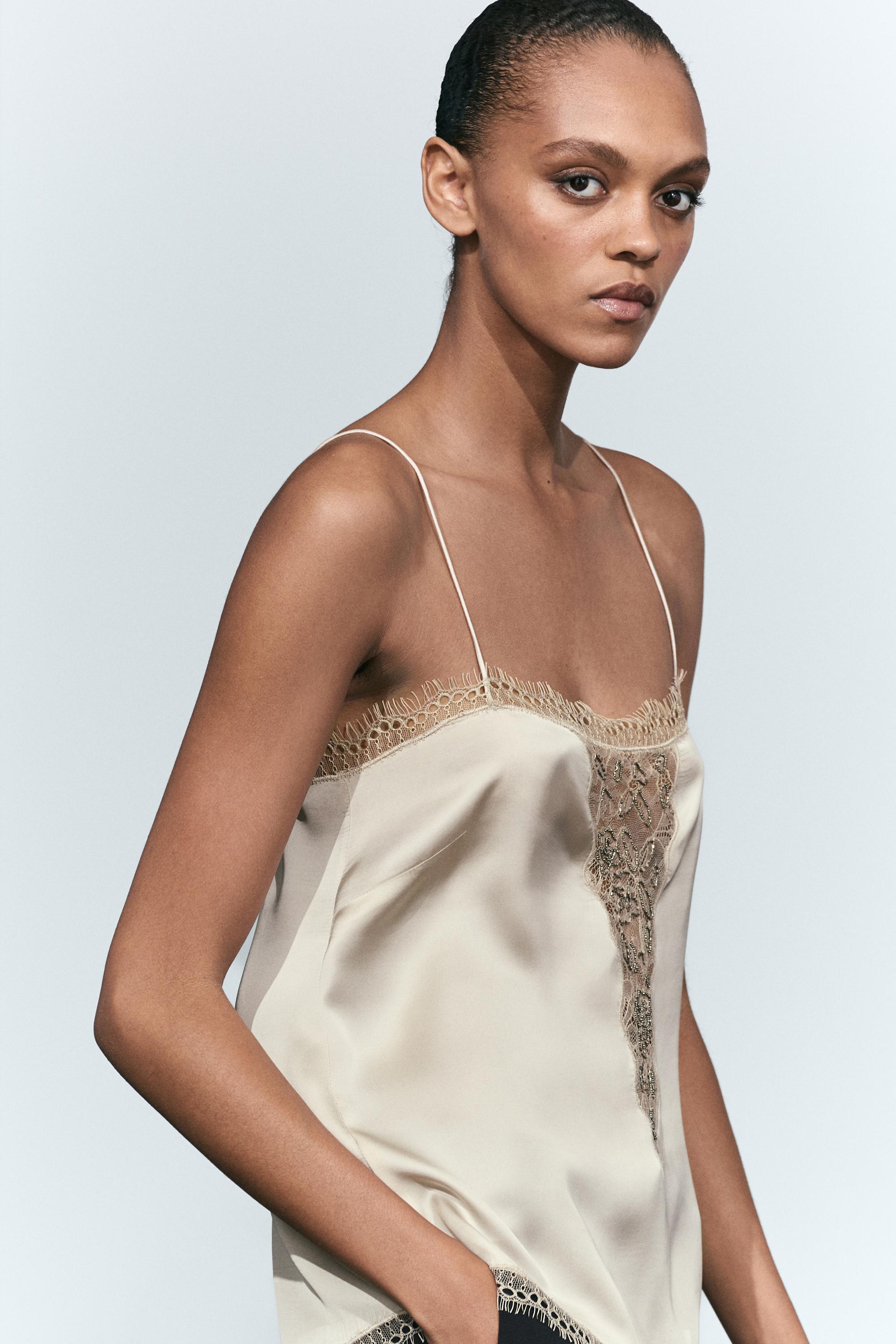 Top esprit lingerie à fines bretelles et détail dentelle