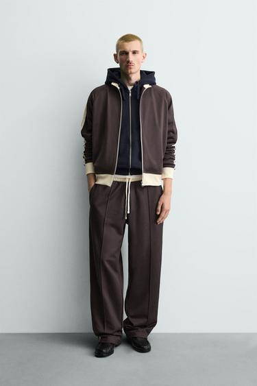 PANTALÓN JOGGER WIDE FIT BANDAS - Granate oscuro de Zara - Imagen 0