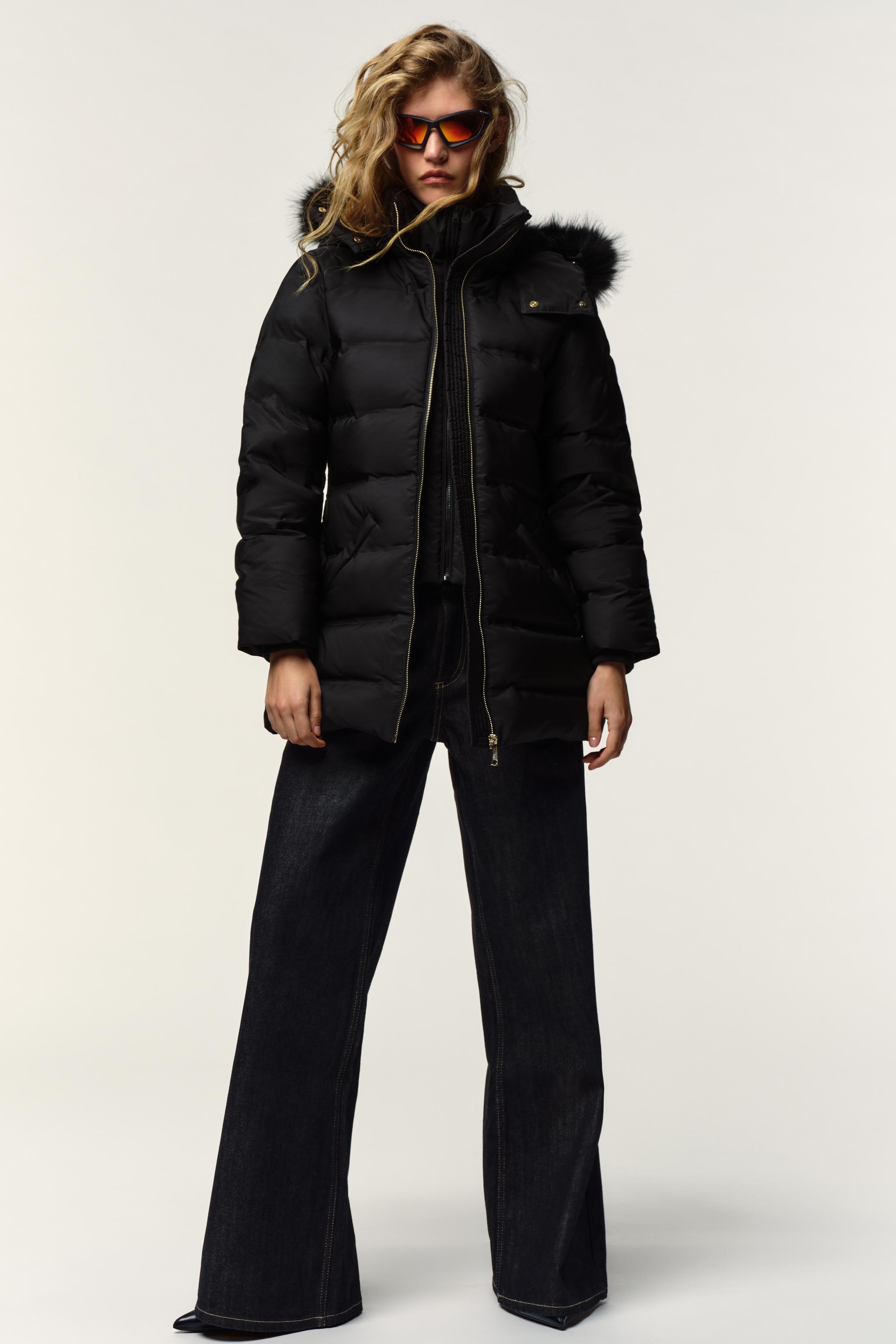 ZARA ブラック フード付きダウンジャケット ZARA ブラック フード付きダウンジャケット