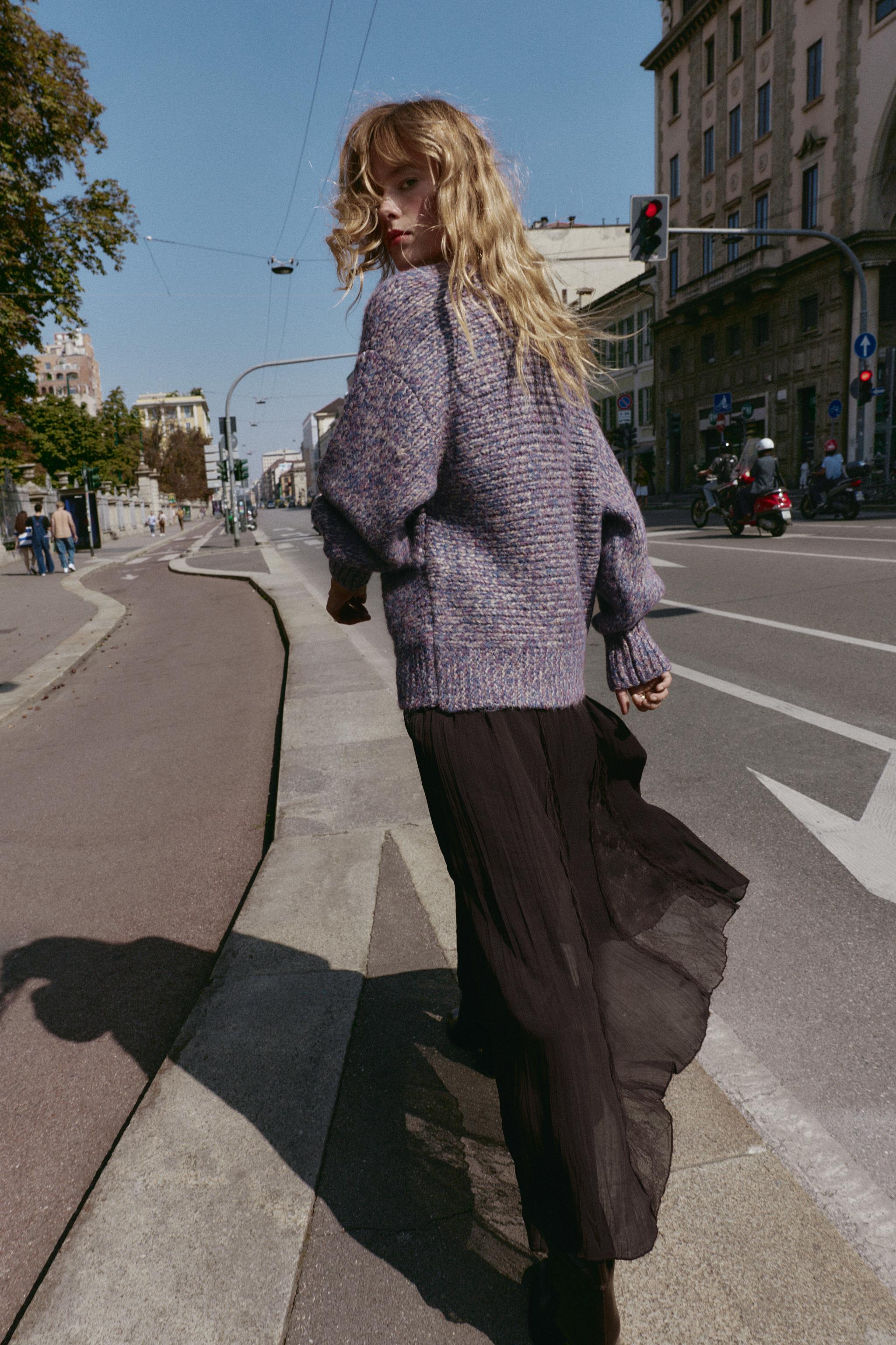 OVERSIZED KNIT SWEATER