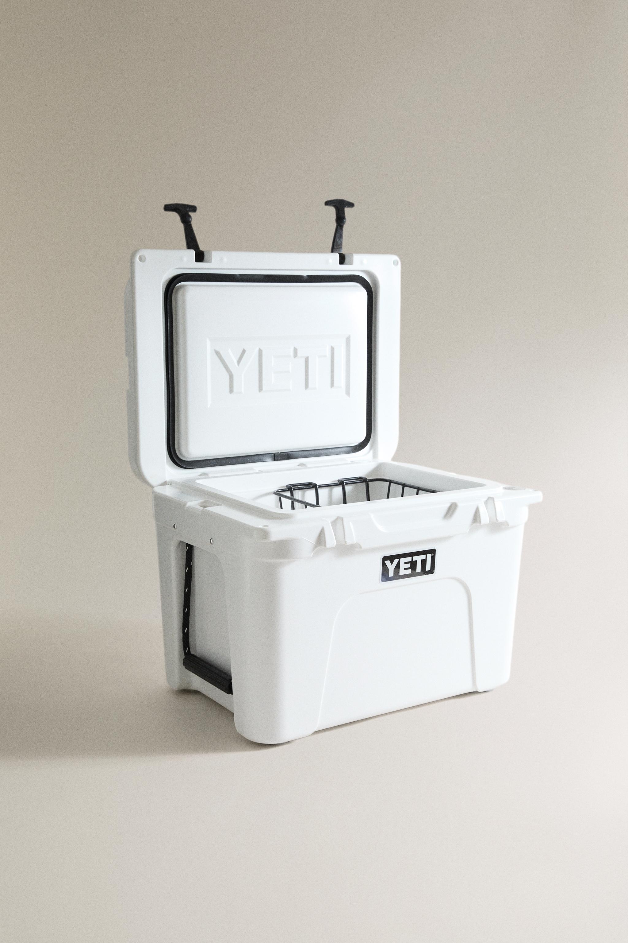 YETI RIGID PORTABLE COOLER — White