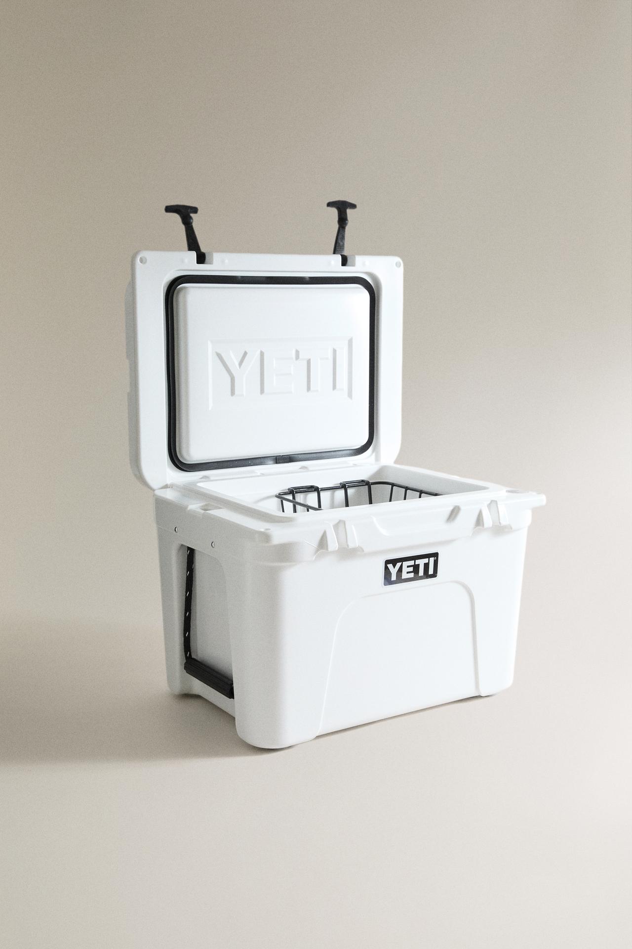 YETI RIGID PORTABLE COOLER — White