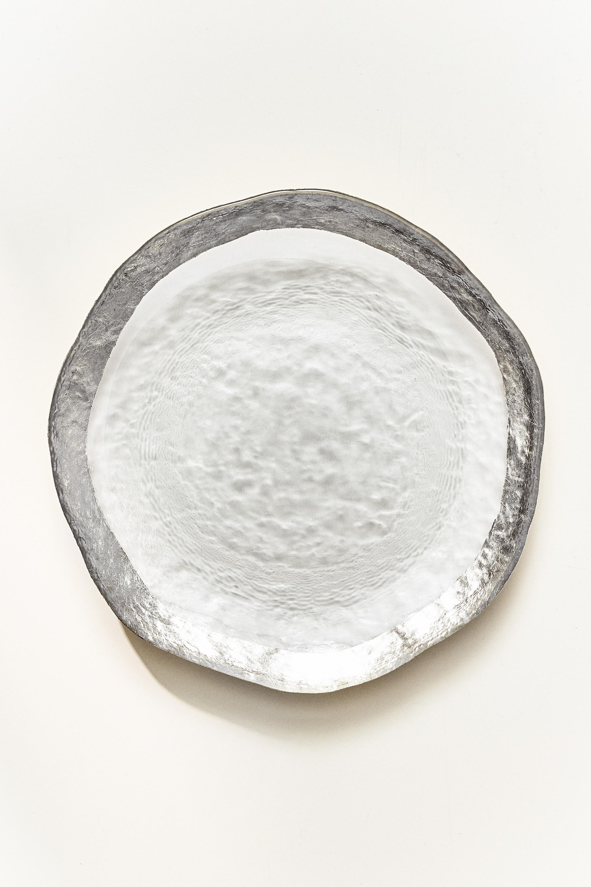 TEXTURED GLASS DESSERT PLATE WITH SILVER RIM — Silver