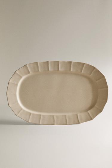 OVAL STONEWARE SERVING DISH WITH RAISED LINE BORDER DESIGN - Sand by Zara