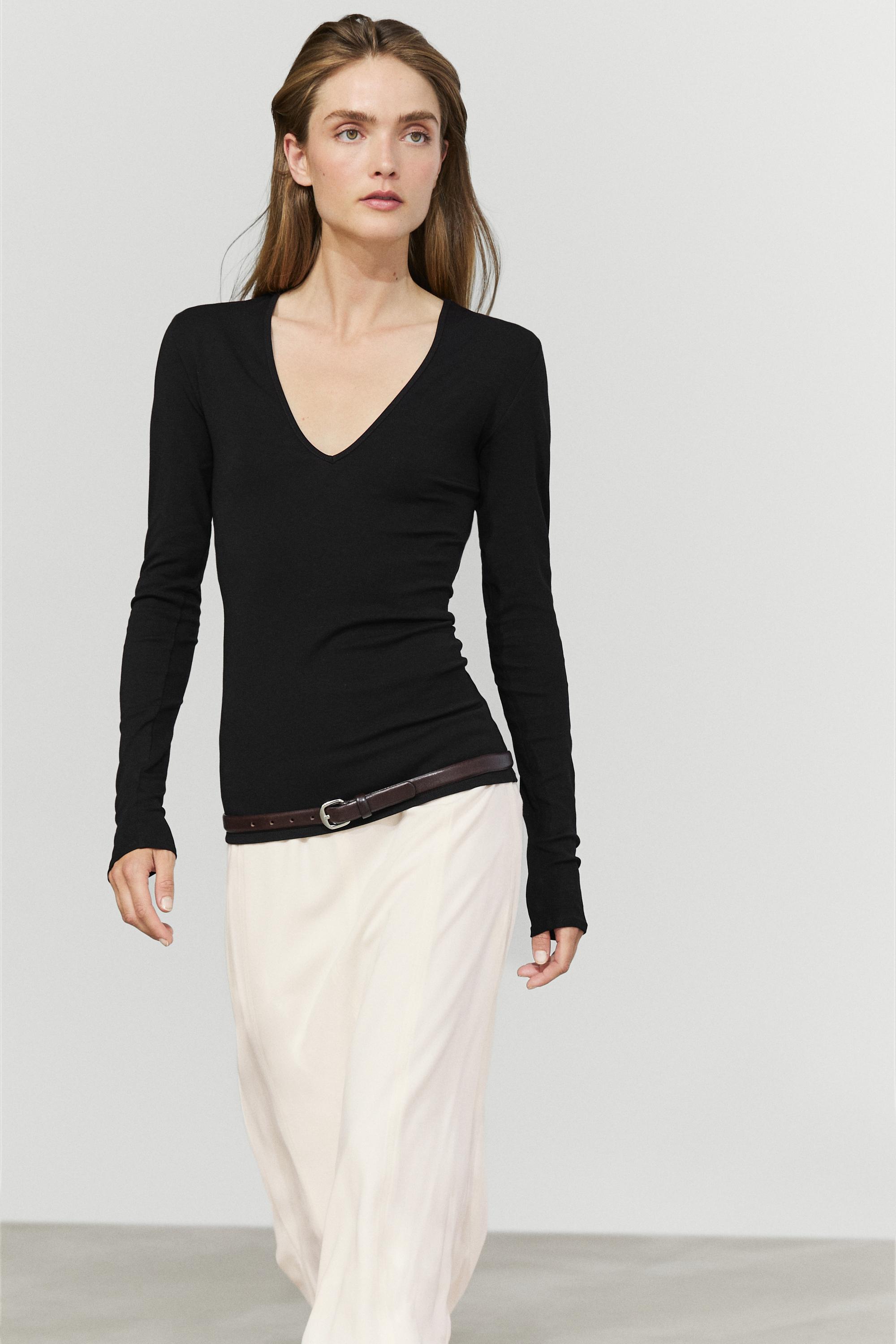 Long sleeve V-neck T-shirt — Black