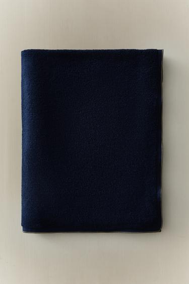 BATH TOWEL WITH COLOURED TOPSTITCHING - Navy blue by Zara