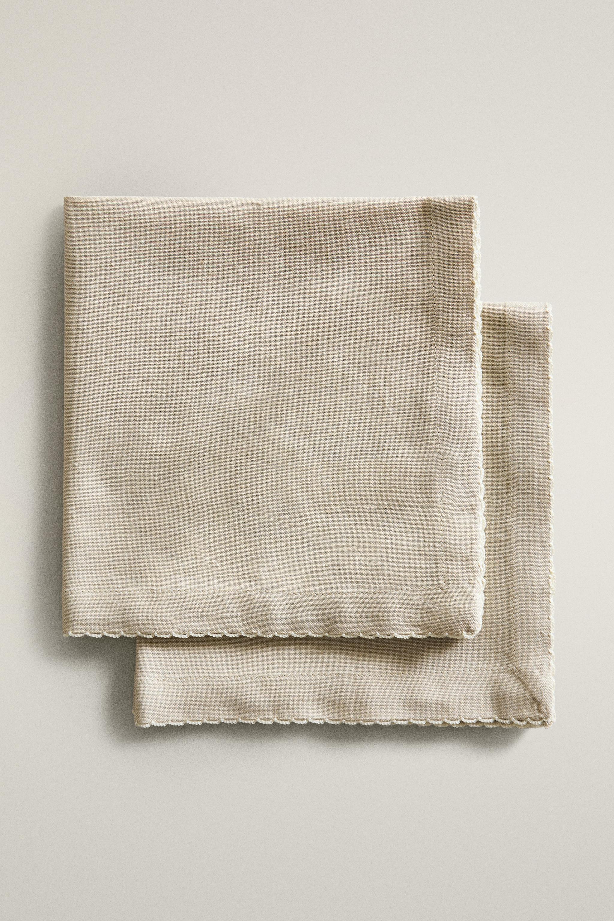 SCALLOPED NAPKIN SET (PACK OF 2)