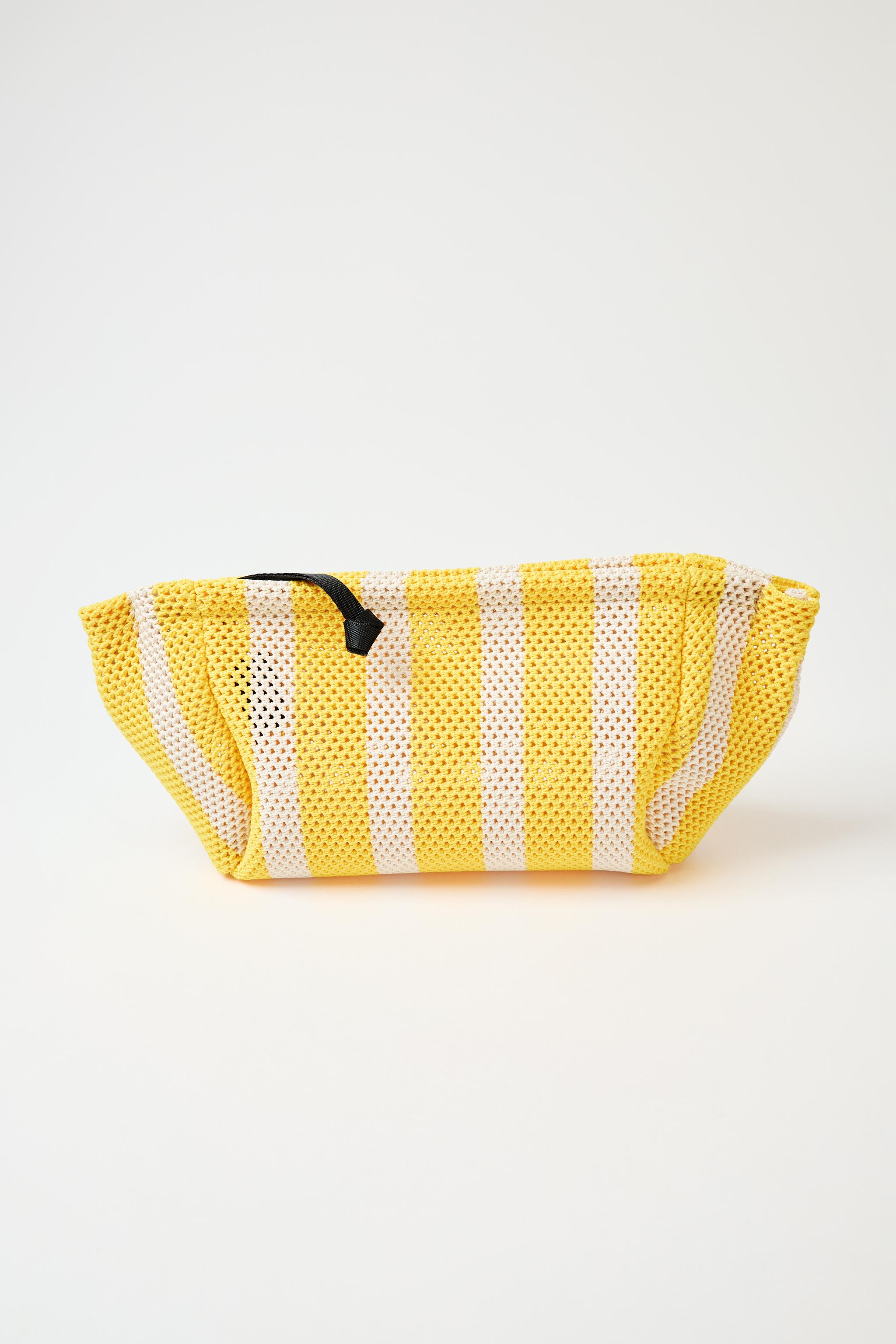 CUT-OUT EFFECT TOILETRY BAG