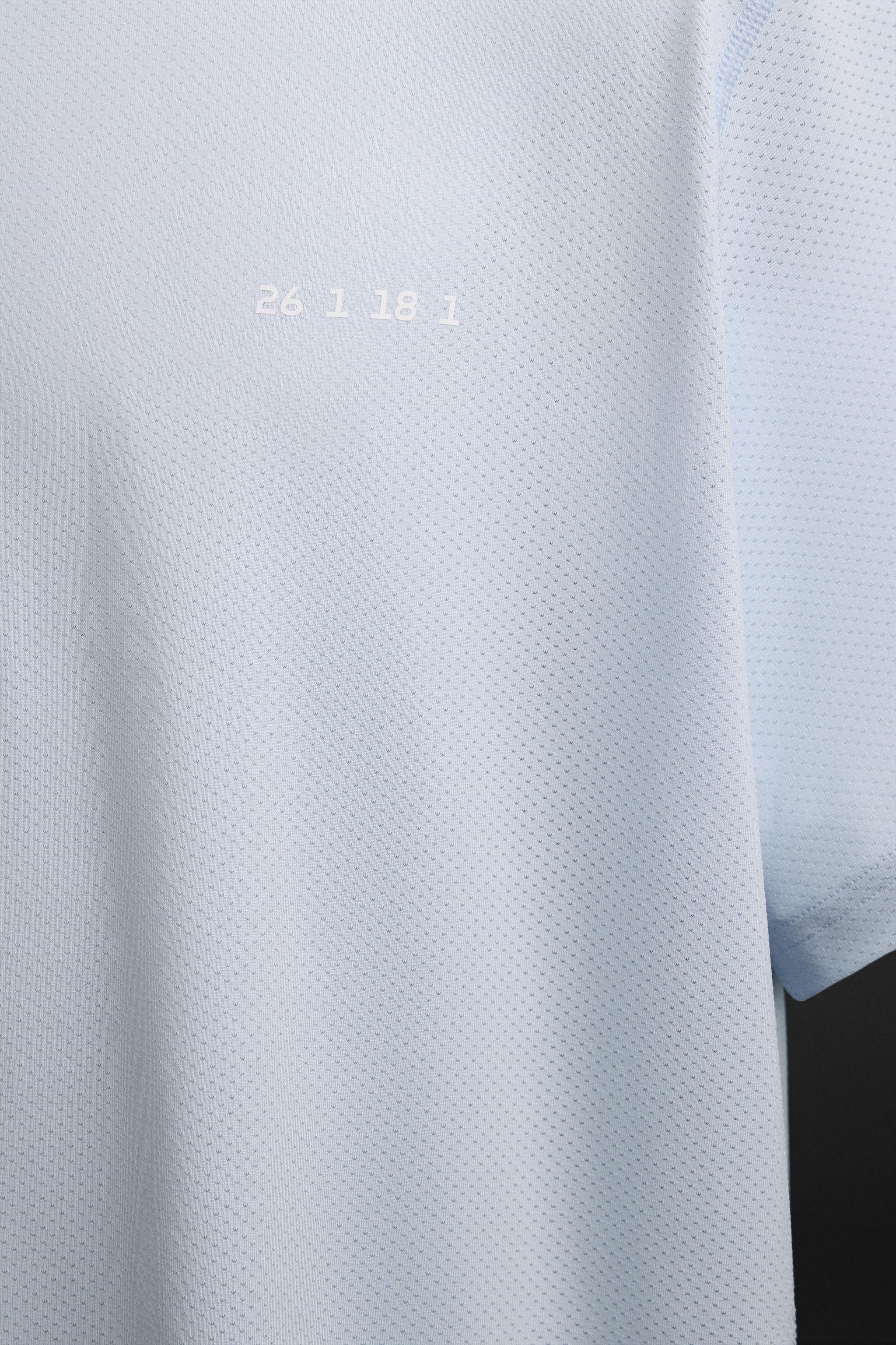 T-SHIRT PERFORÉ IMPRIMÉ