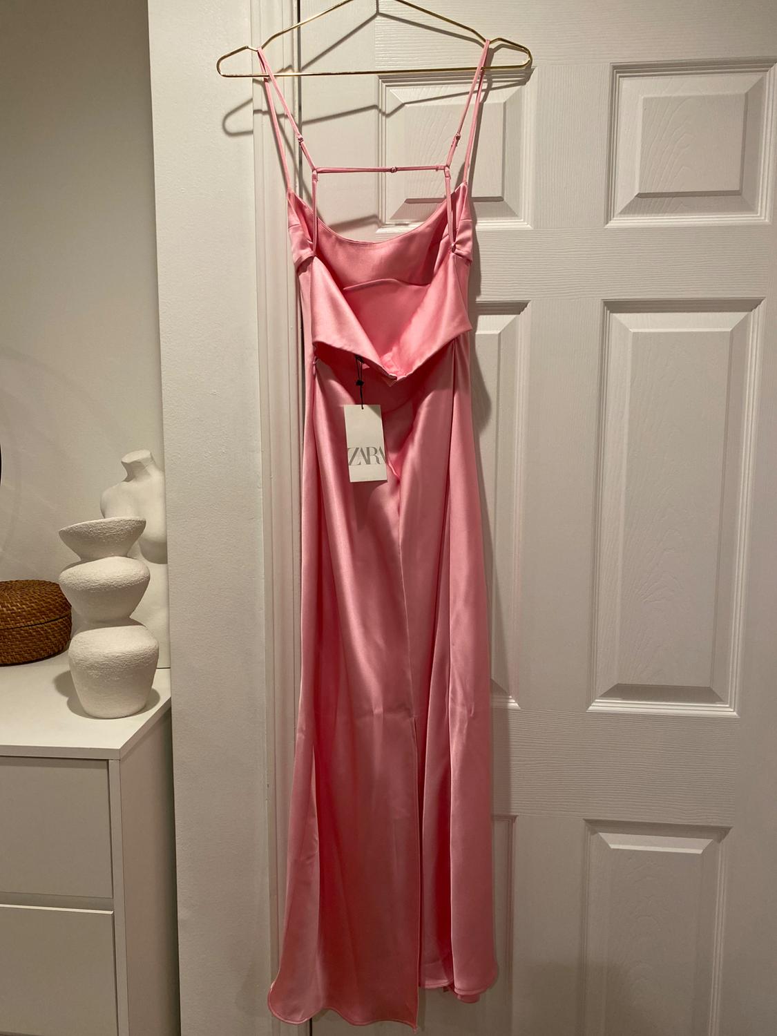 VESTIDO SATINADO CUT OUT - Image 2