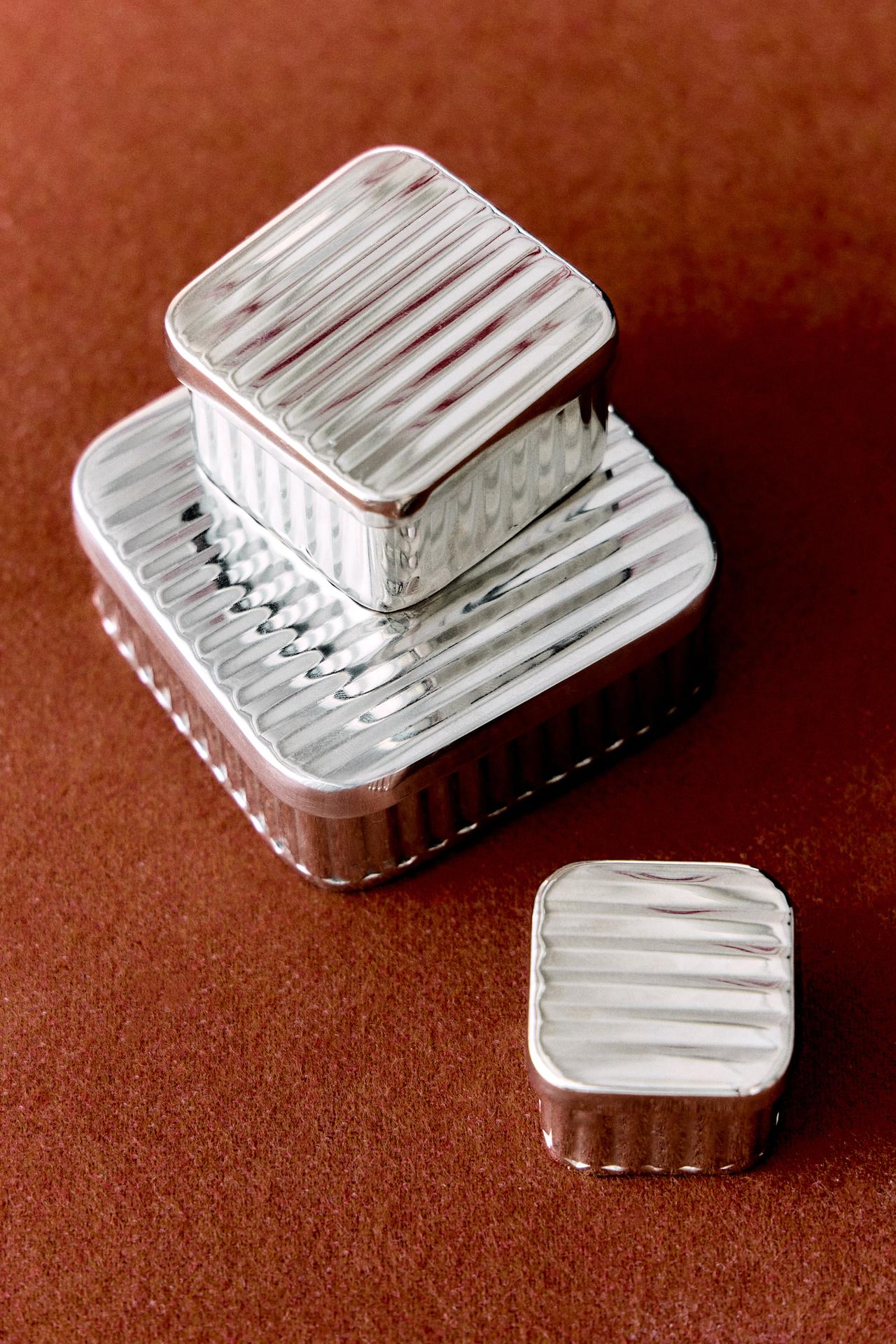 STAINLESS STEEL BOX — Silver