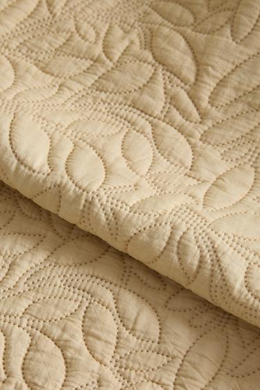 MICROFIBRE QUILT WITH LEAVES - Beige by Zara