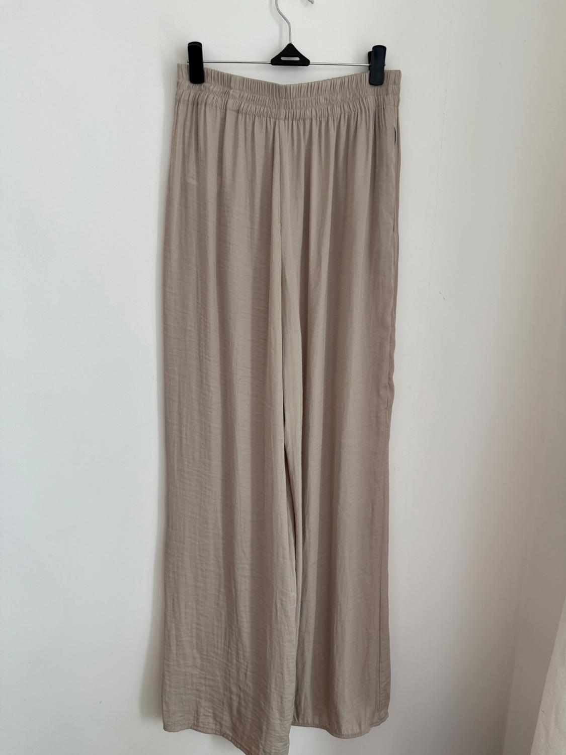 WIDE-LEG TROUSERS WITH ELASTIC WAISTBAND