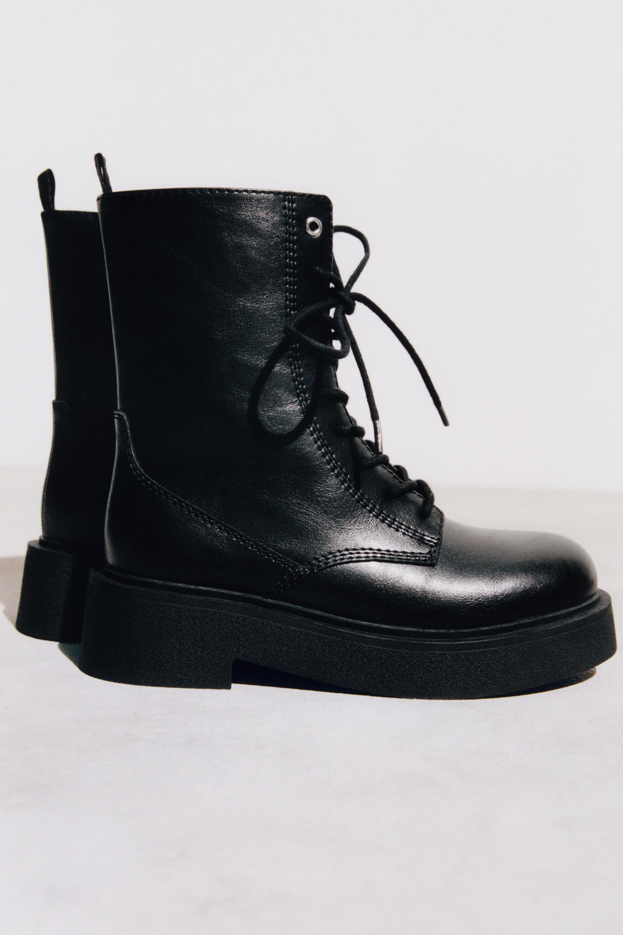 LACED BOOTS