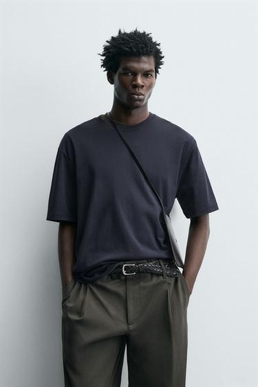 تيشرت تقني بهيكل بيكيه - بحري الخاص بـ Zara