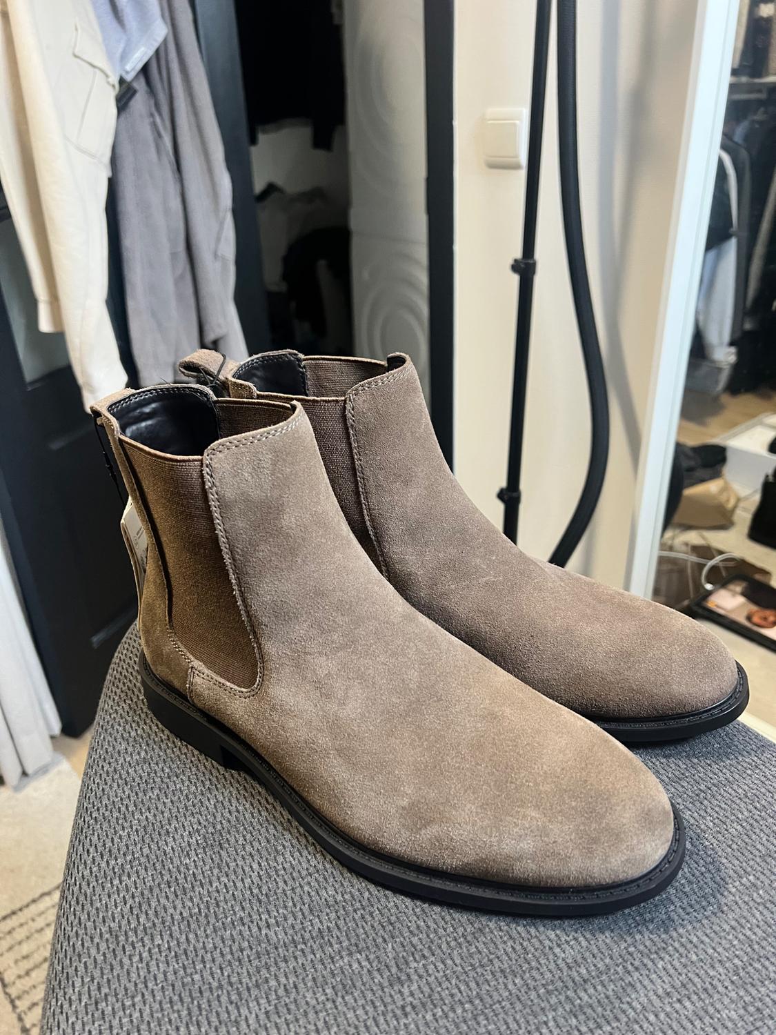 LEATHER CHELSEA BOOTS - Image 2