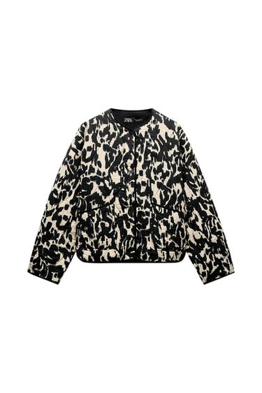 Μπροστινή όψη τζάκετ με animal print σε ασπρόμαυρο και μπροστινές τσέπες.
