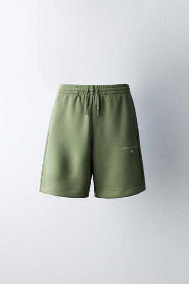 برمودا SPORTY بشعار - أخضر وسط الخاص بـ Zara