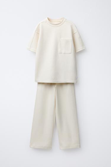 طقم منسوج بيكيه تي شيرت وبنطلون - خَام by Zara