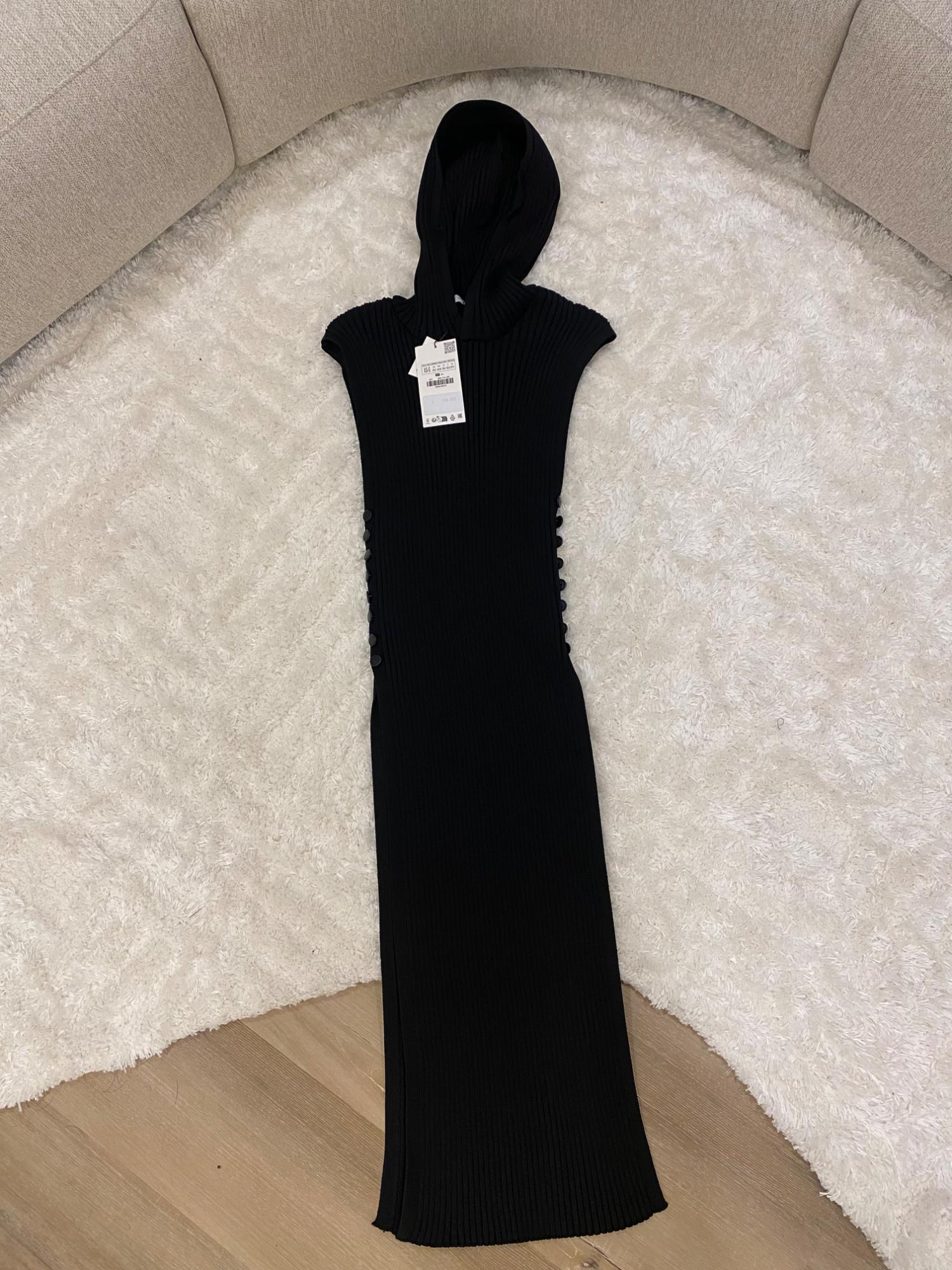 HOODED RIBBED KNIT TUNIC