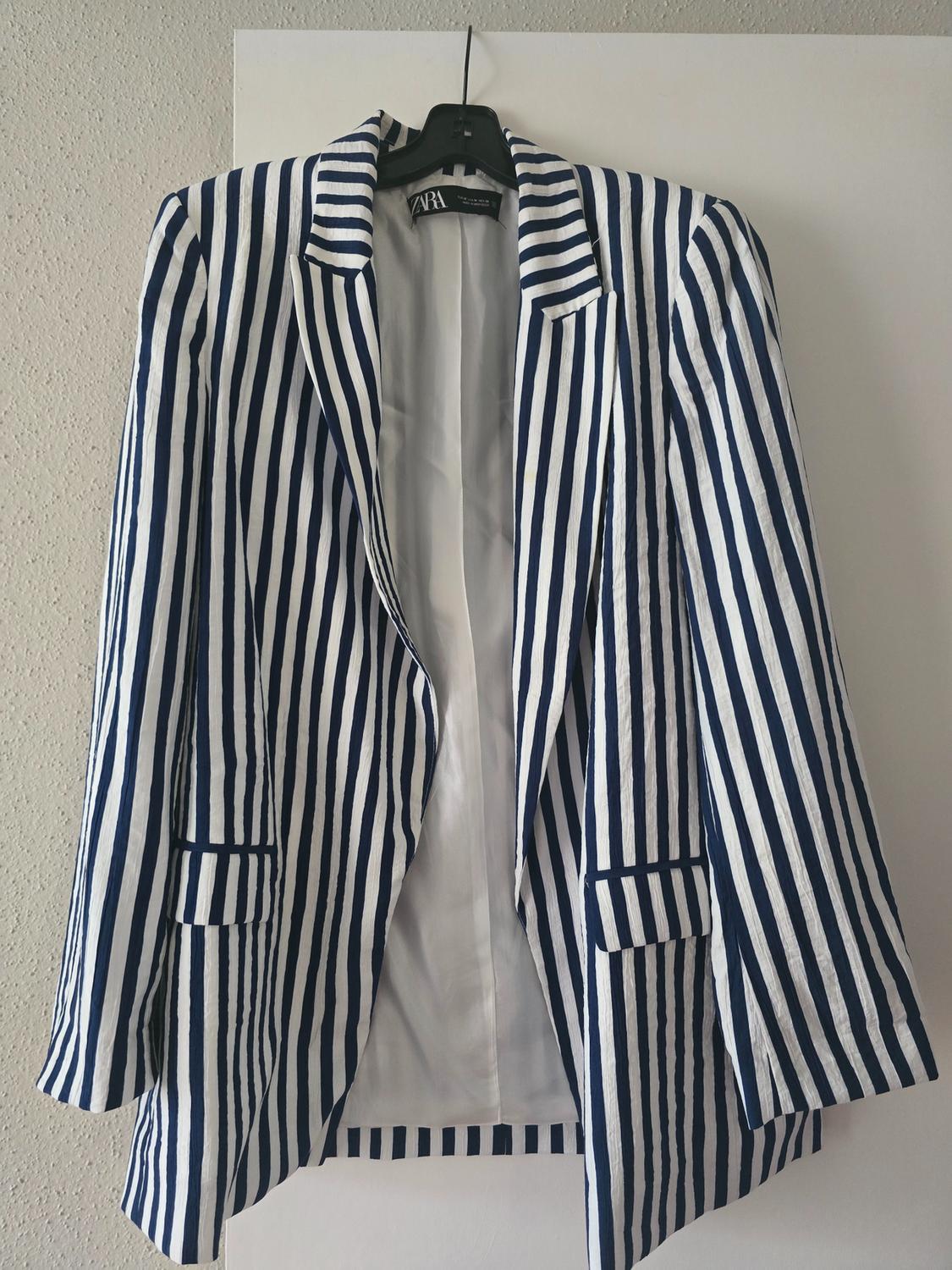 STRIPED POCKETED BLAZER