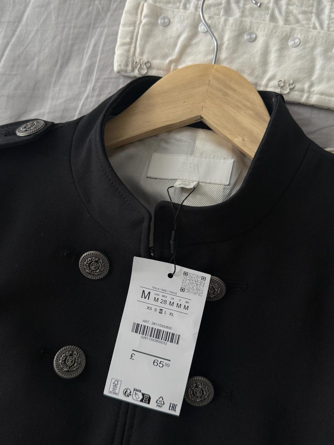 FITTED JACKET WITH BUTTONS AND SHOULDER PADS - Image 7