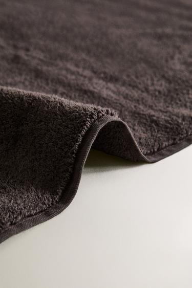 EXTRA SOFT DOUBLE BORDER BATH TOWEL - Dark brown by Zara